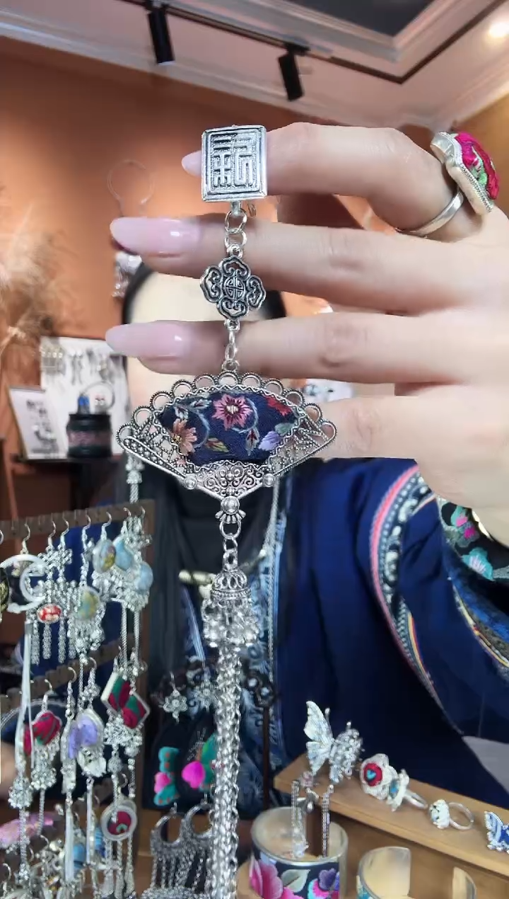 【闪购商品】刺绣纯手工民族风压襟