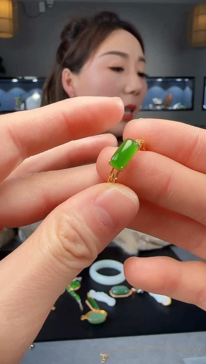 【闪购商品】和田玉戒指18K金镶嵌1