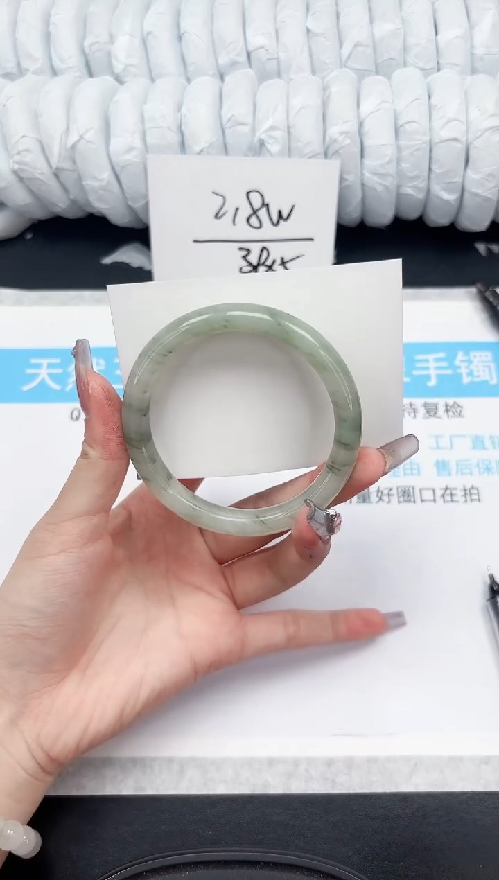 【闪购商品】石英质玉手镯未镶嵌268-59.5