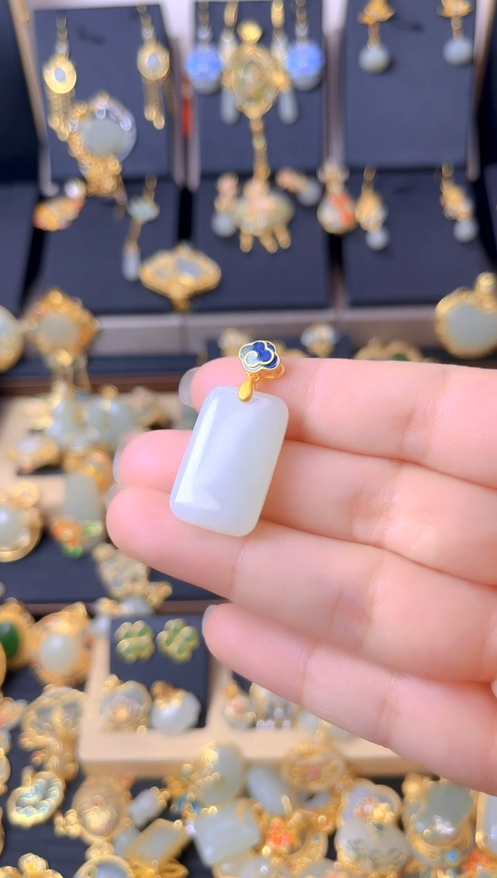 颈饰银S925镀金镶嵌和田玉祥云无事牌吊坠