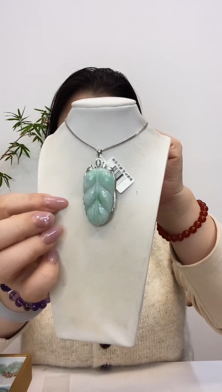 【闪购商品】翡翠吊坠(赠链)银S925镶嵌叶子