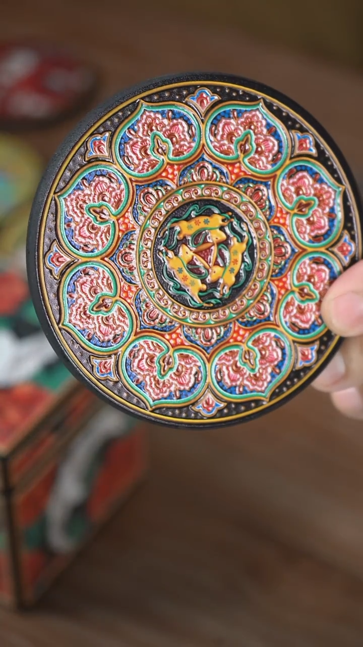 壹藏贰宝三兔杯垫一片