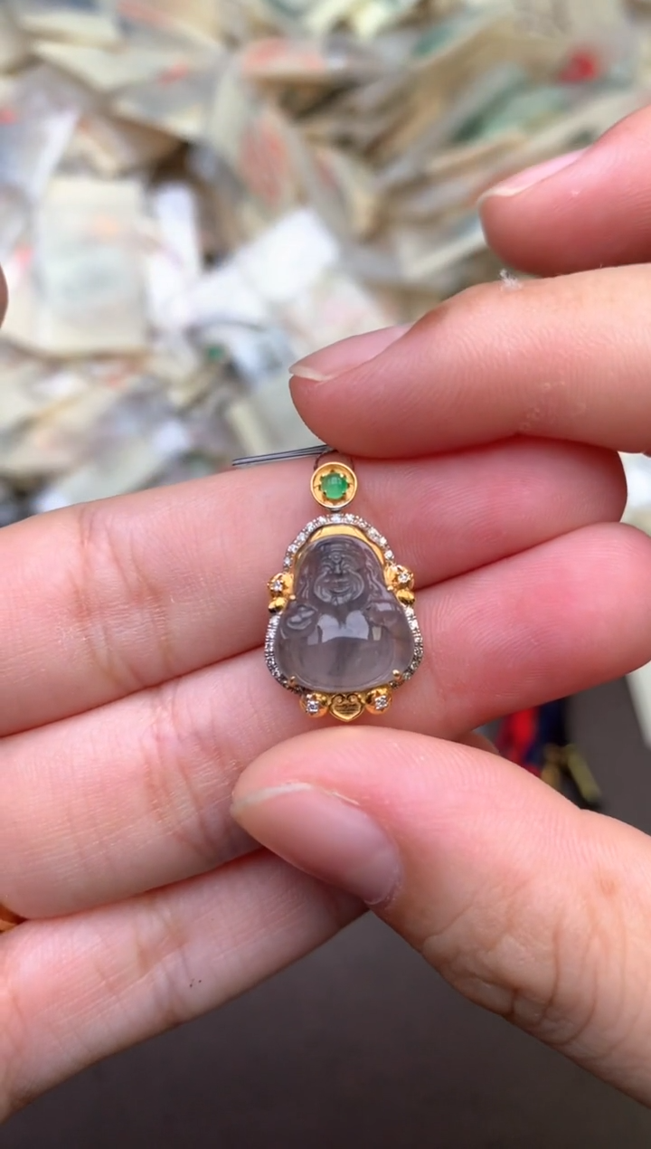 18K金镶嵌挂件翡翠— 