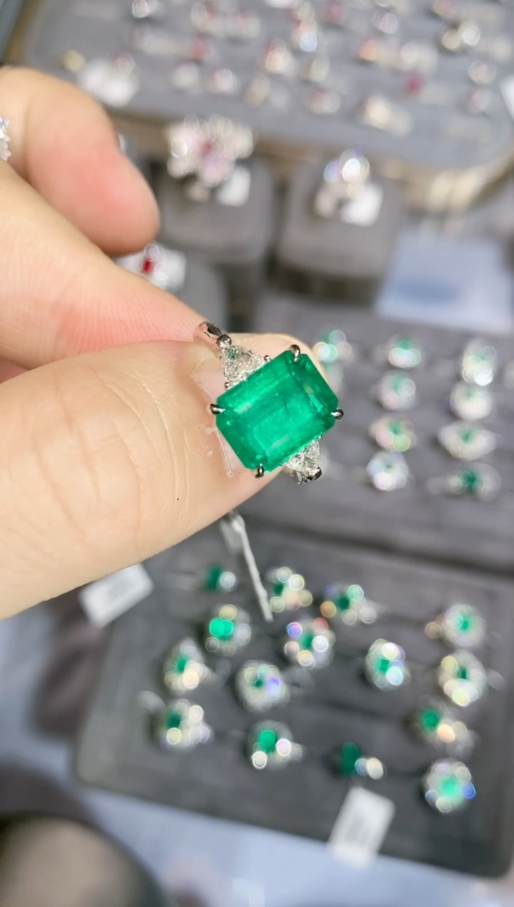 【闪购商品】祖母绿戒指18K金镶嵌4.12ct/展会专属价/沃顿绿