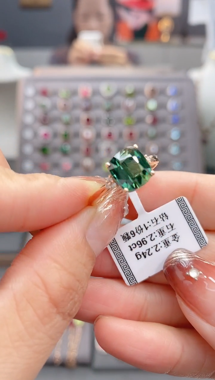 18K金镶嵌戒指碧玺2.96