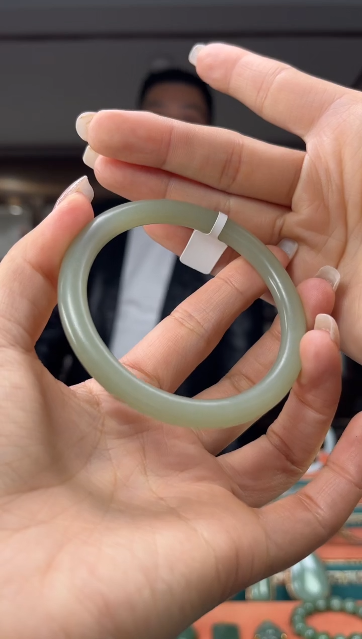 颈饰未镶嵌和田玉佩佩