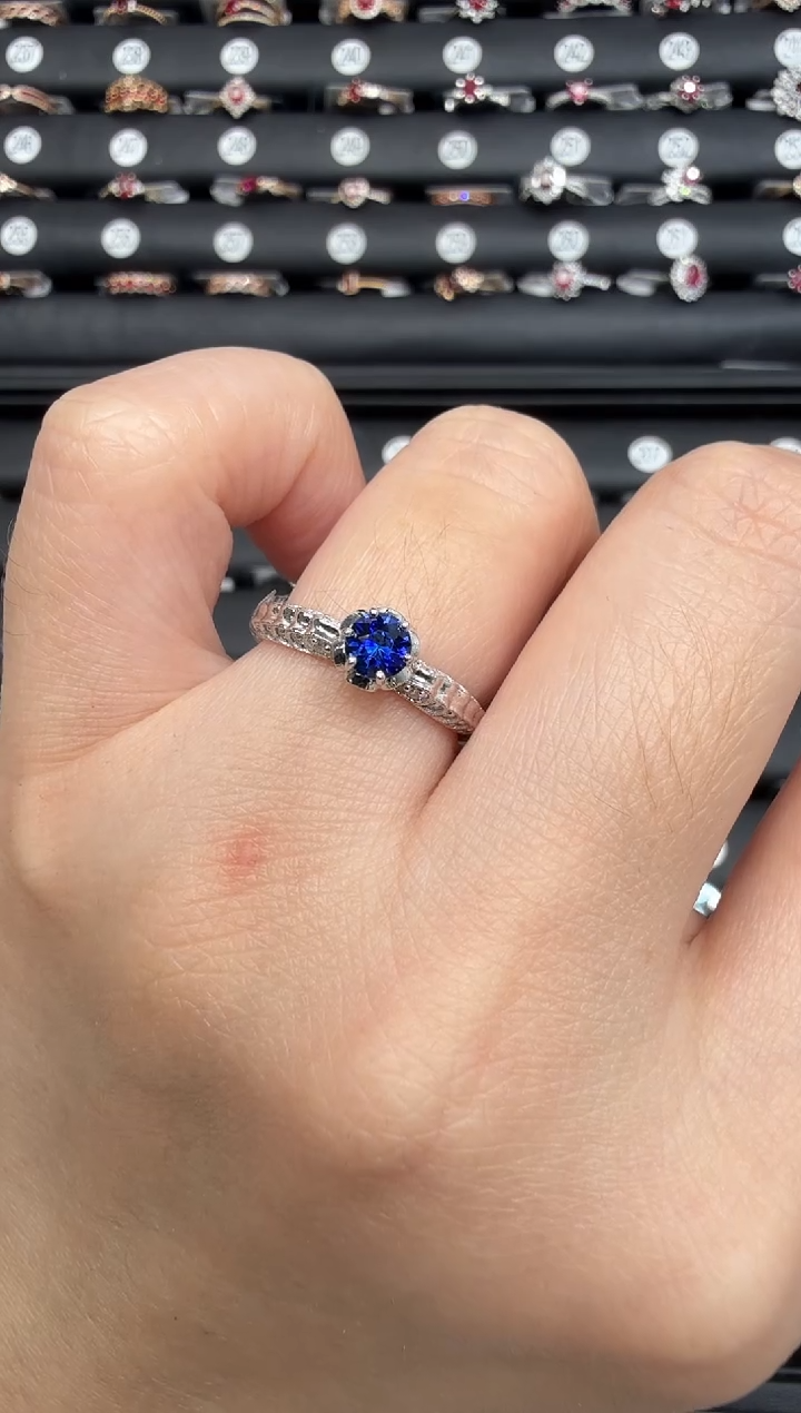 戒指蓝宝石18K金镶嵌主石0.43ct