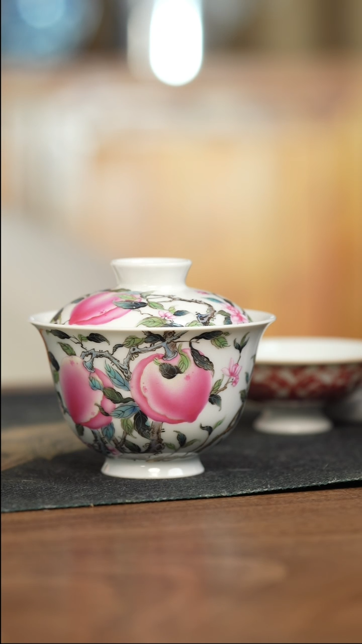 溢珍堂粉彩五桃杯