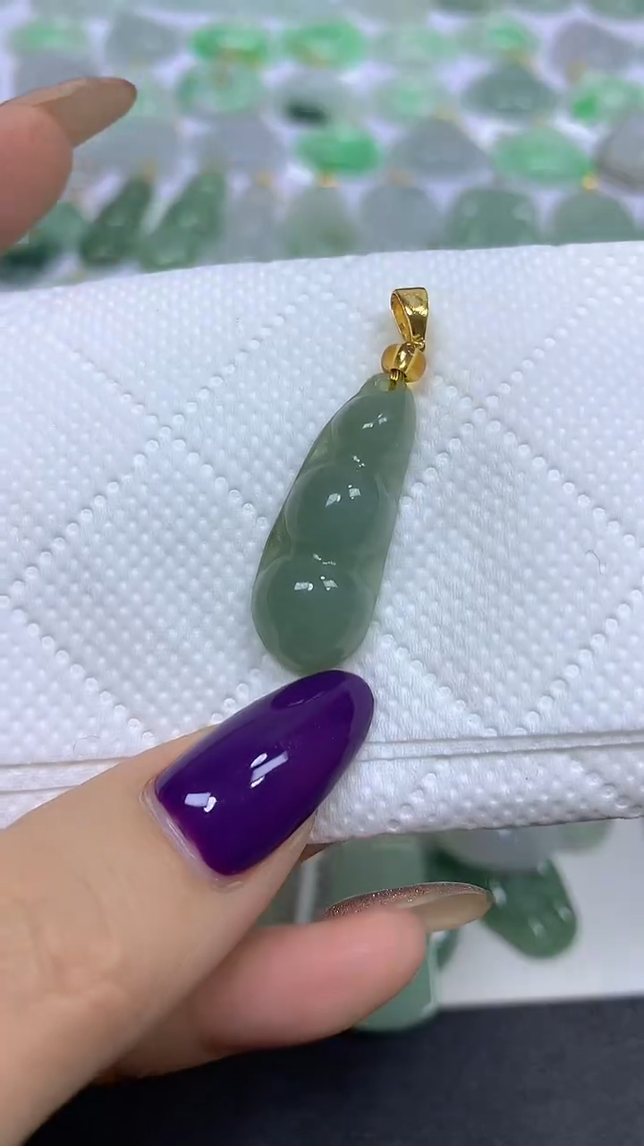 颈饰未镶嵌翡翠 