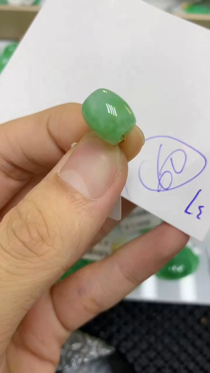 颈饰未镶嵌翡翠缅甸A货翡翠 