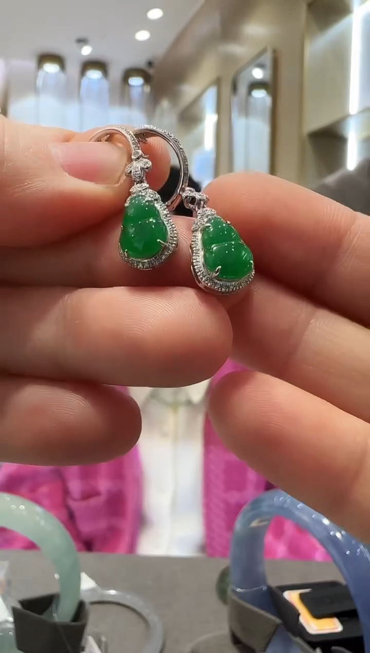 18K金镶嵌翡翠耳饰人**戏【75】