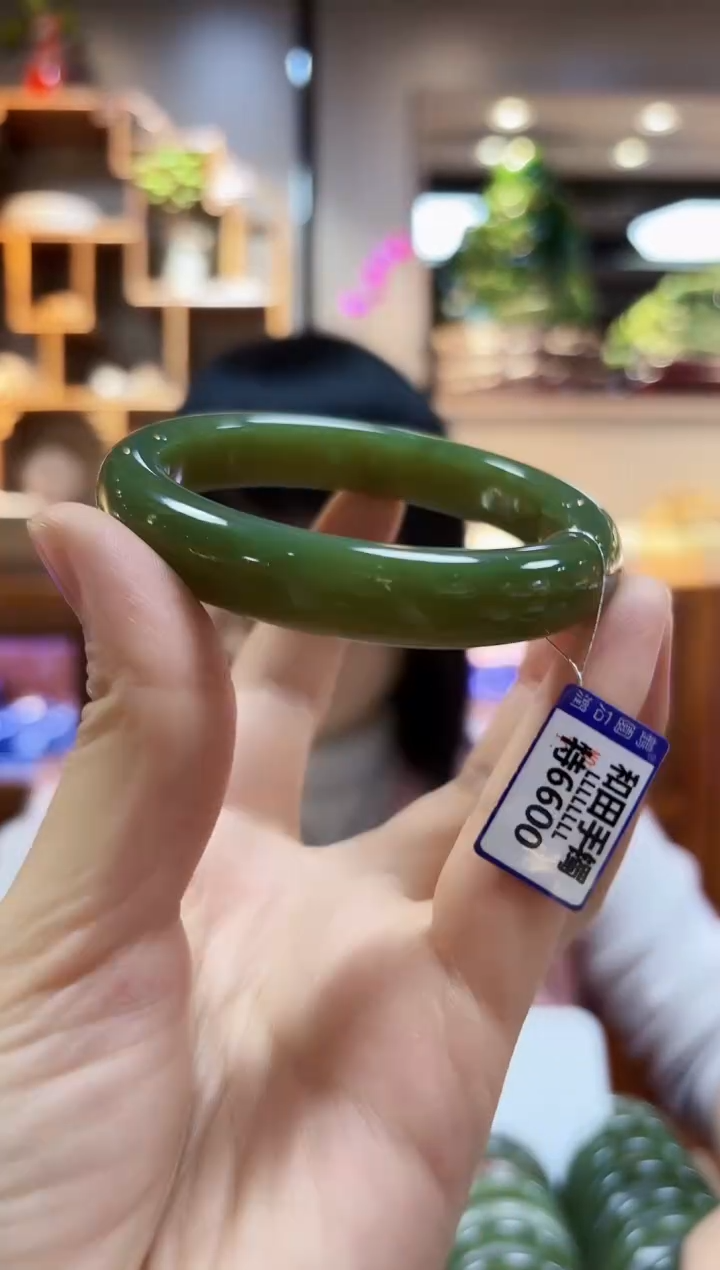 【闪购商品】和田玉手镯未镶嵌58