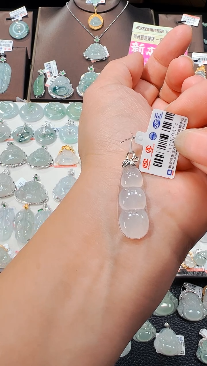 【闪购商品】翡翠吊坠(不含链)18K金镶嵌福豆吊坠A74