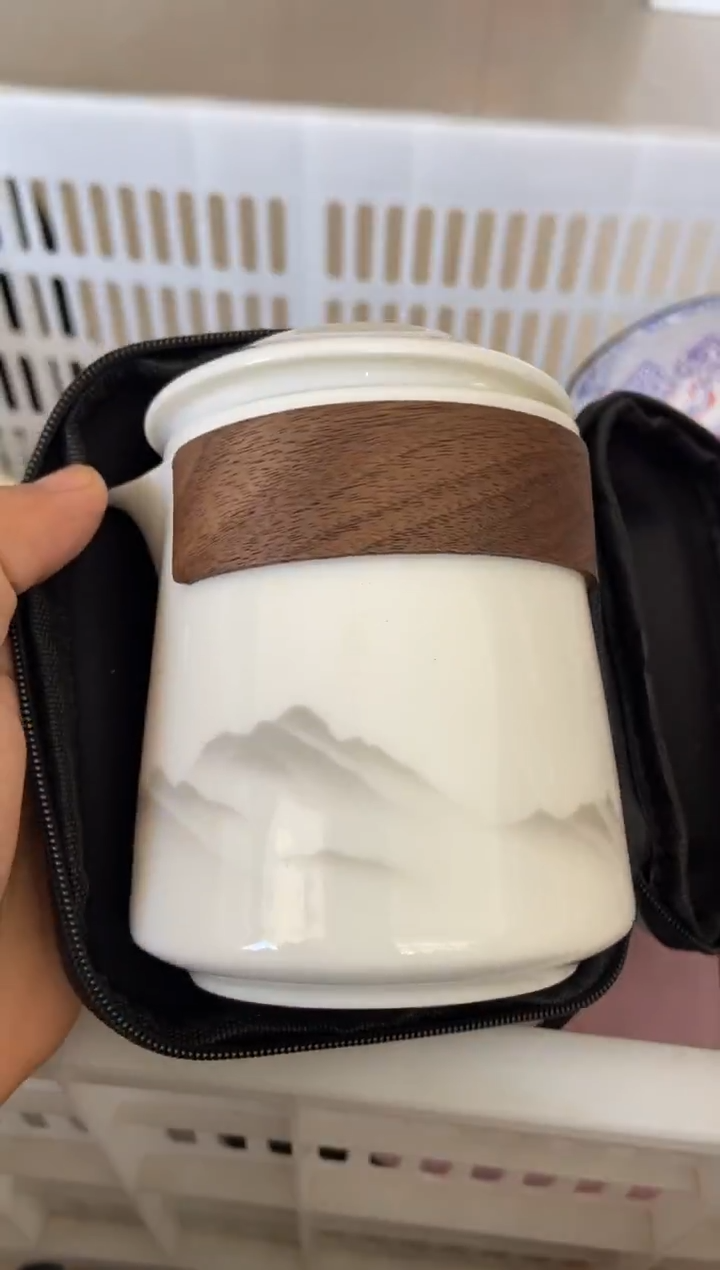 杯无运费险有瑕疵的摄影的产品有使用过的痕迹有点脏介意勿拍