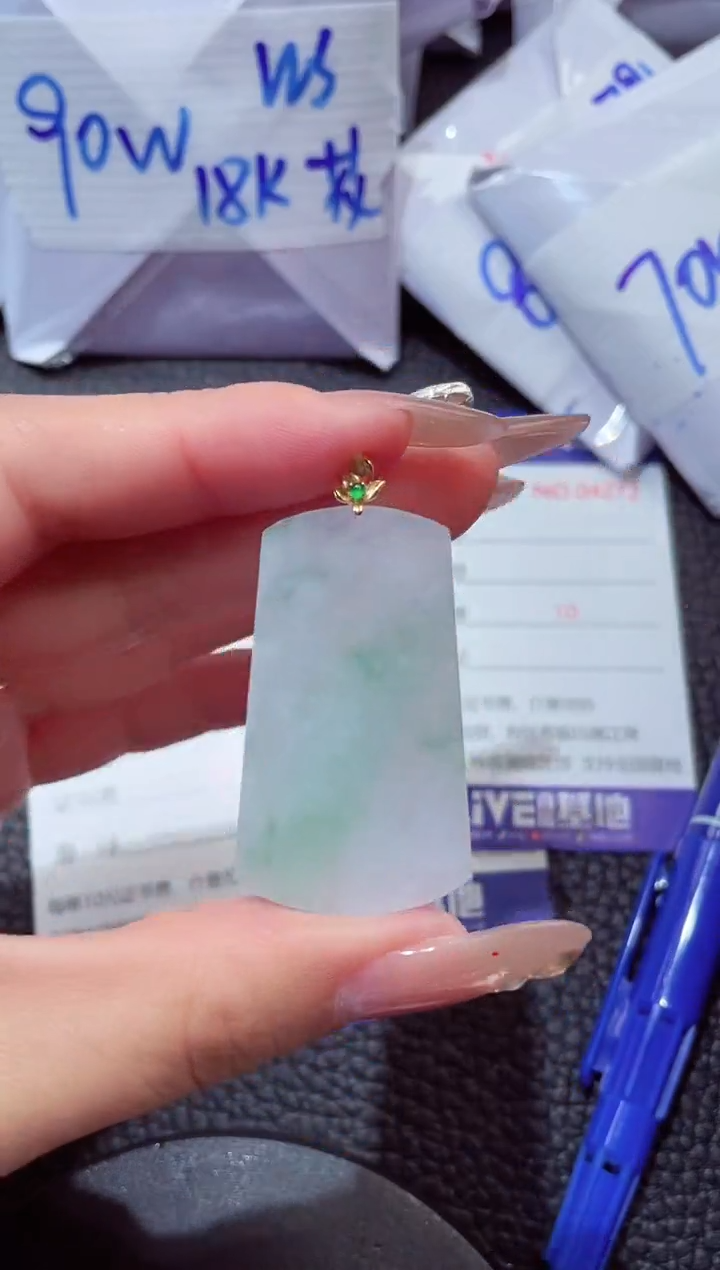 颈饰18K金镶嵌翡翠20260103