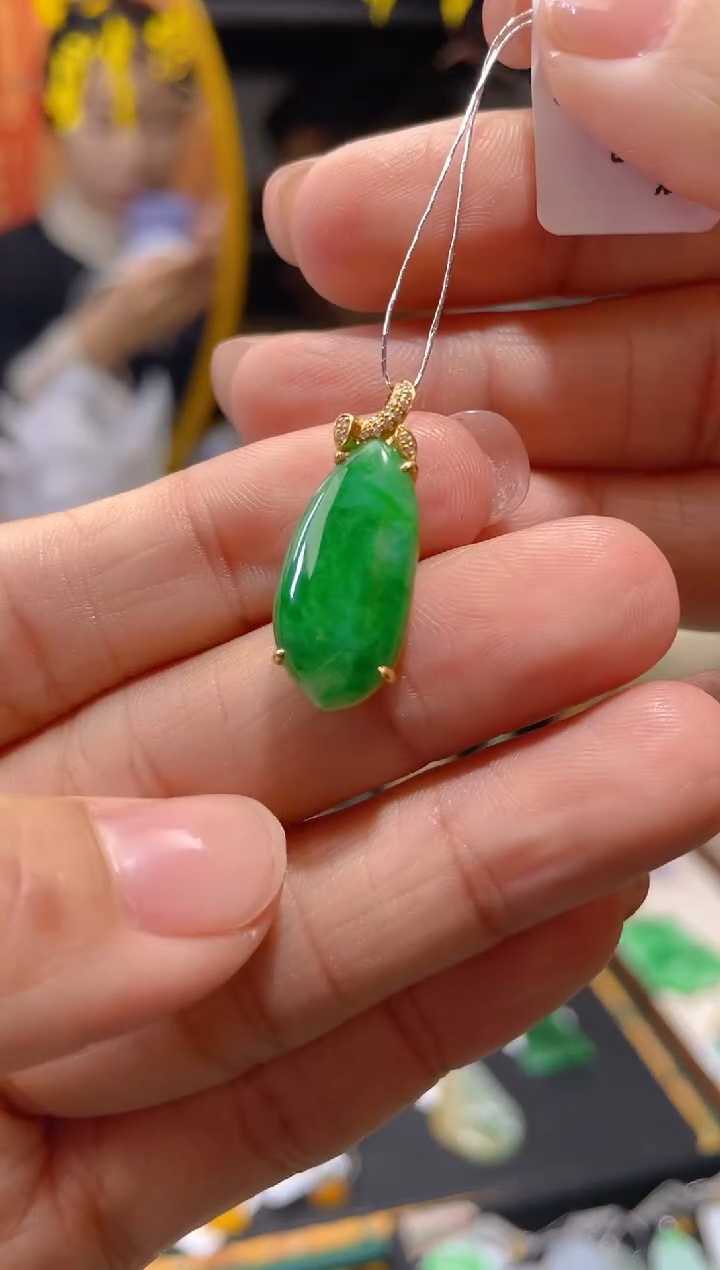 【闪购商品】翡翠颈饰18K金镶嵌假一赔三