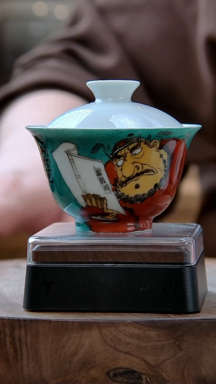 【闪购商品】张子沧拍绿钟馗读书图盖碗