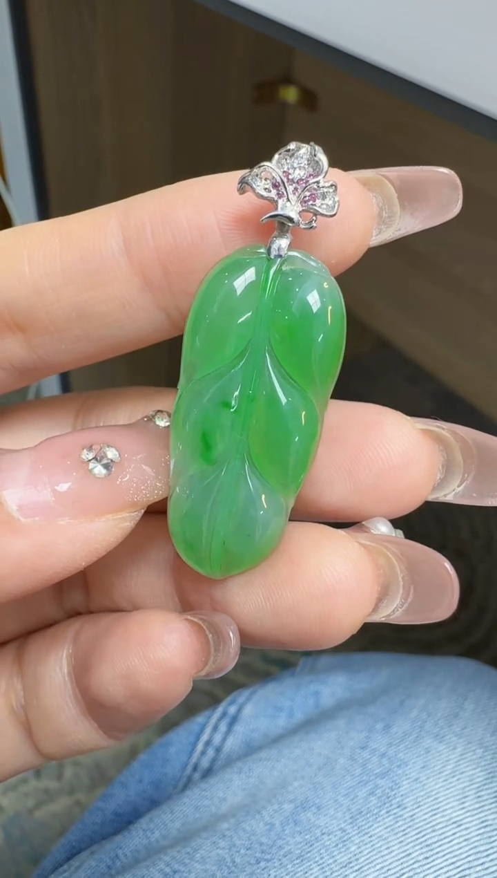 【闪购商品】翡翠吊坠(不含链)18K金镶嵌缅甸翡翠A货挂件