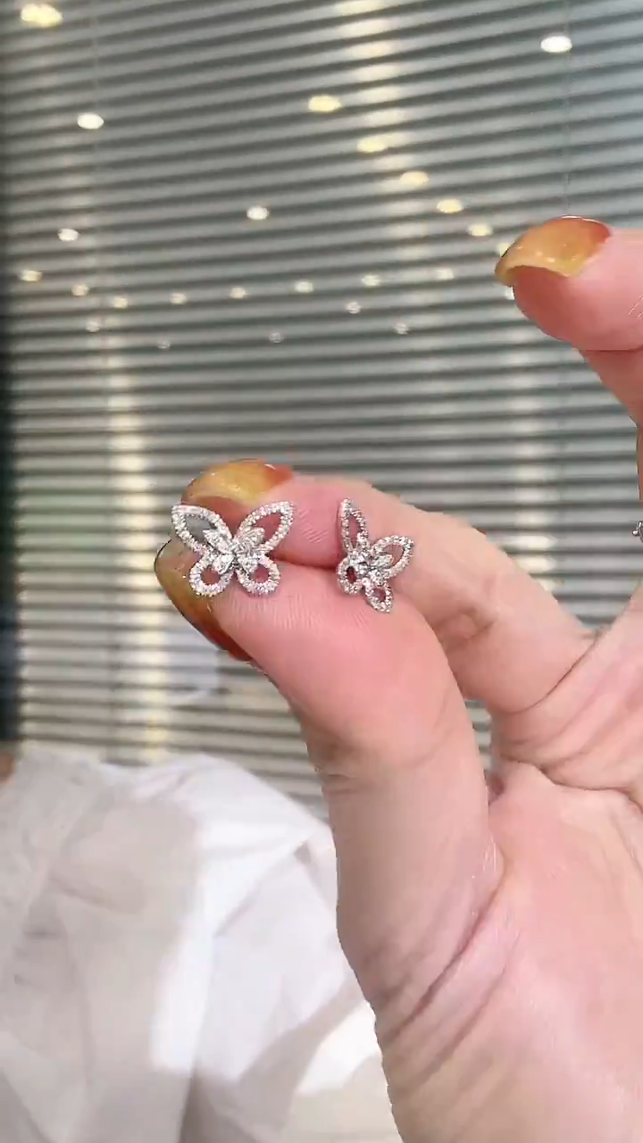 铂Pt900镶嵌耳饰钻石蝴蝶耳钉
