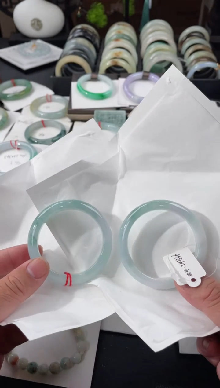 【闪购商品】翡翠手镯未镶嵌53正圈 一对