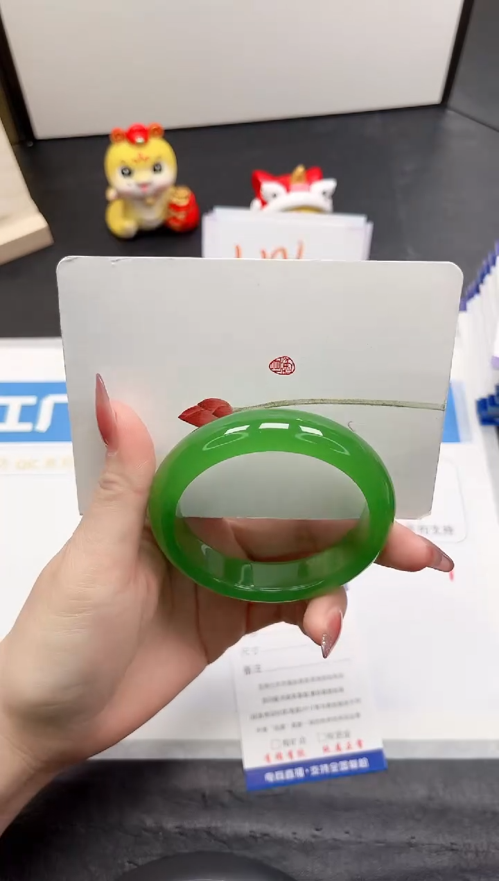 【闪购商品】石英质玉手镯未镶嵌109-59