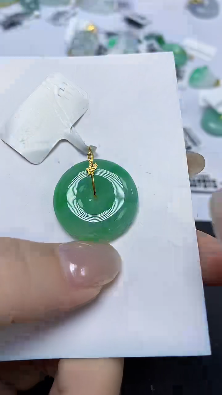 翡翠18K金镶嵌颈饰天然缅甸翡翠A货