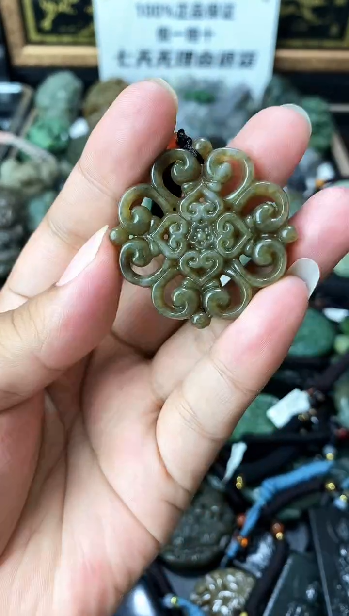 颈饰未镶嵌和田玉1