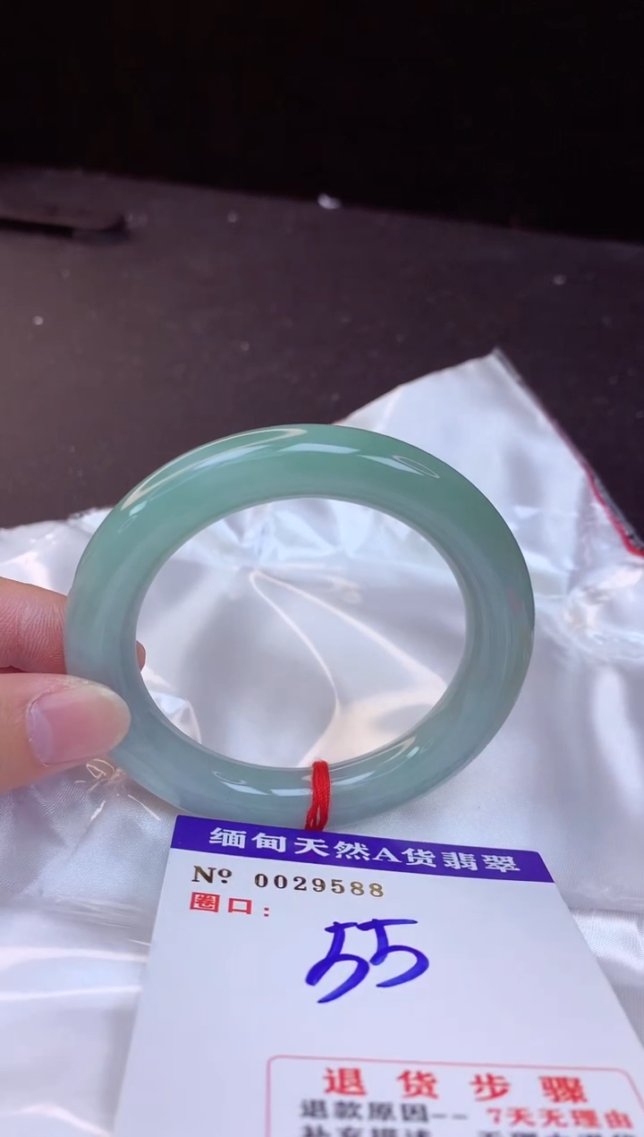 【闪购商品】翡翠手镯未镶嵌55+