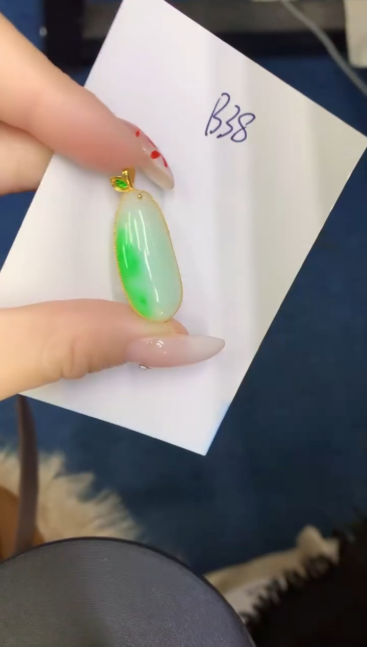 【闪购商品】翡翠颈饰18K金镶嵌0000000000