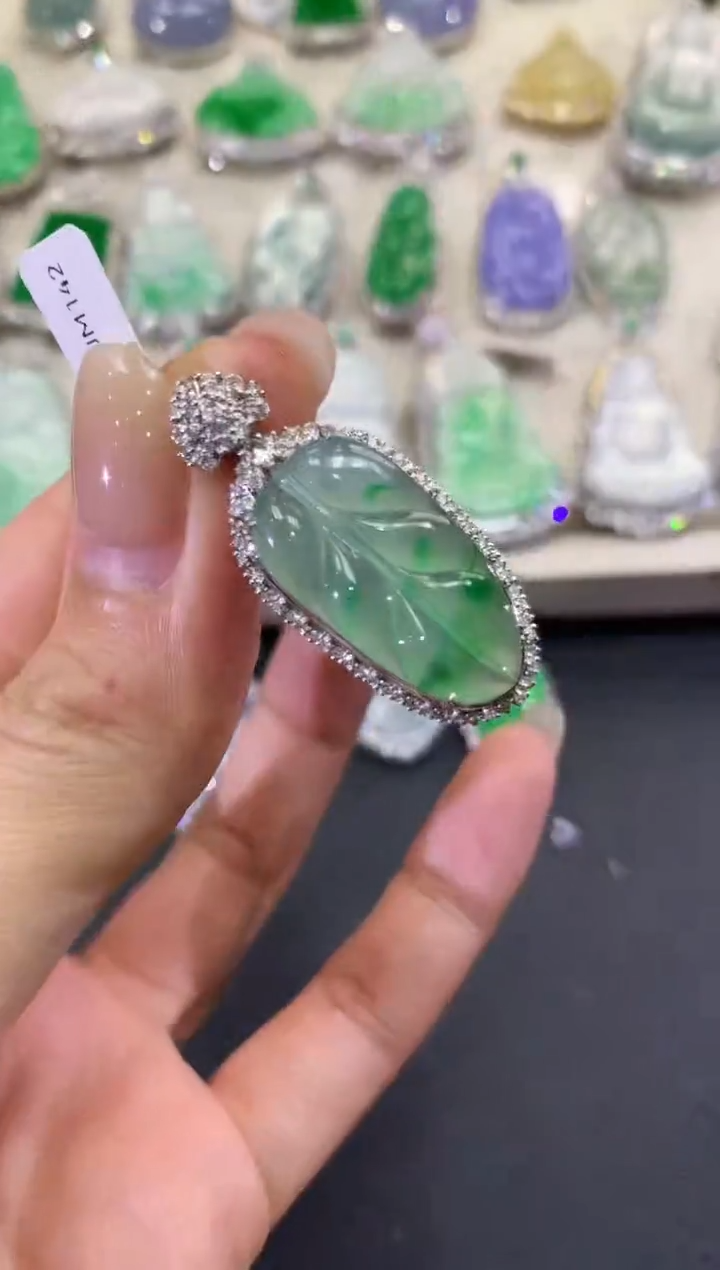 【闪购商品】翡翠吊坠(不含链)18K金镶嵌q59         