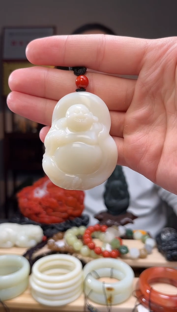 颈饰未镶嵌和田玉如*吊坠