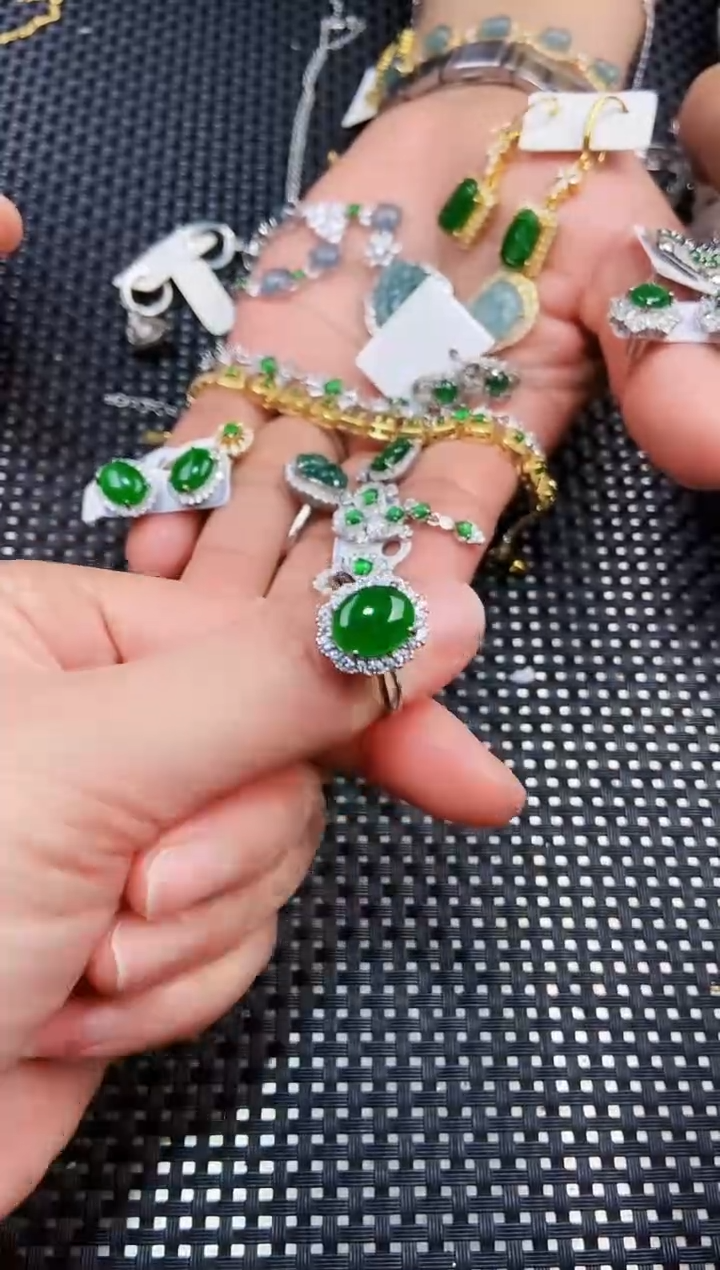 【闪购商品】翡翠戒指未镶嵌1111111111