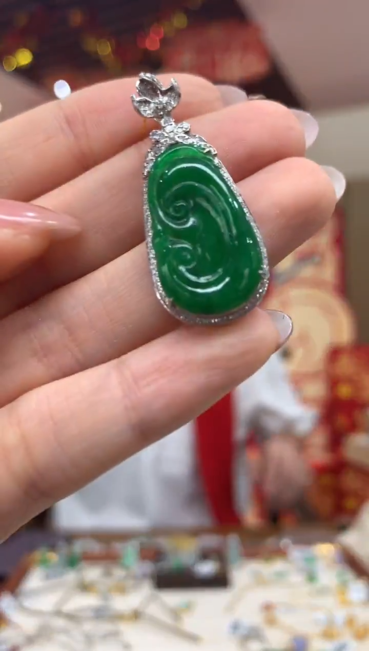 吊坠(不含链)18K金镶嵌翡翠如意