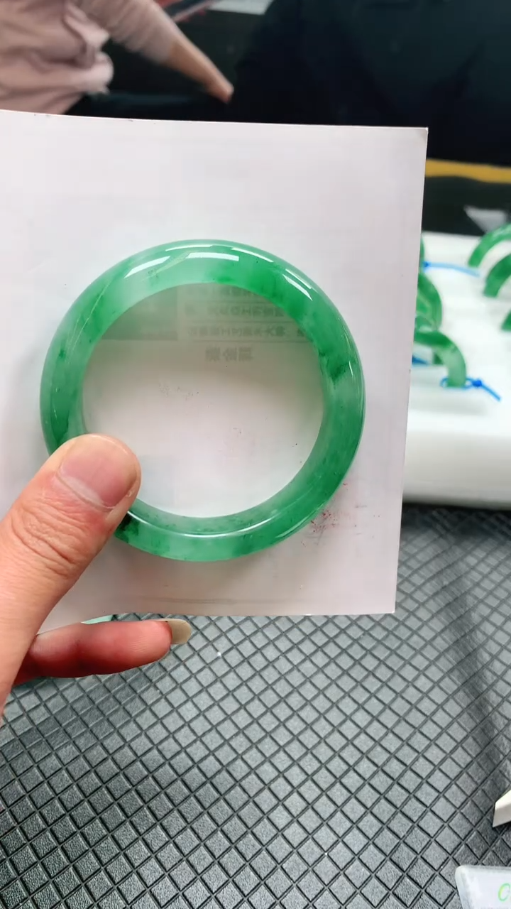 【闪购商品】石英质玉手镯未镶嵌冰飘花手镯