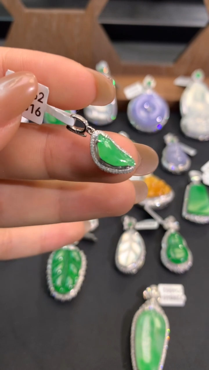 翡翠18K金镶嵌吊坠(不含链)吊坠