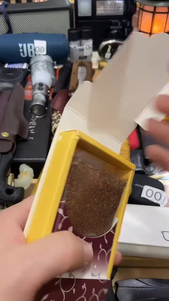 瓷片闪购商品  如图所示