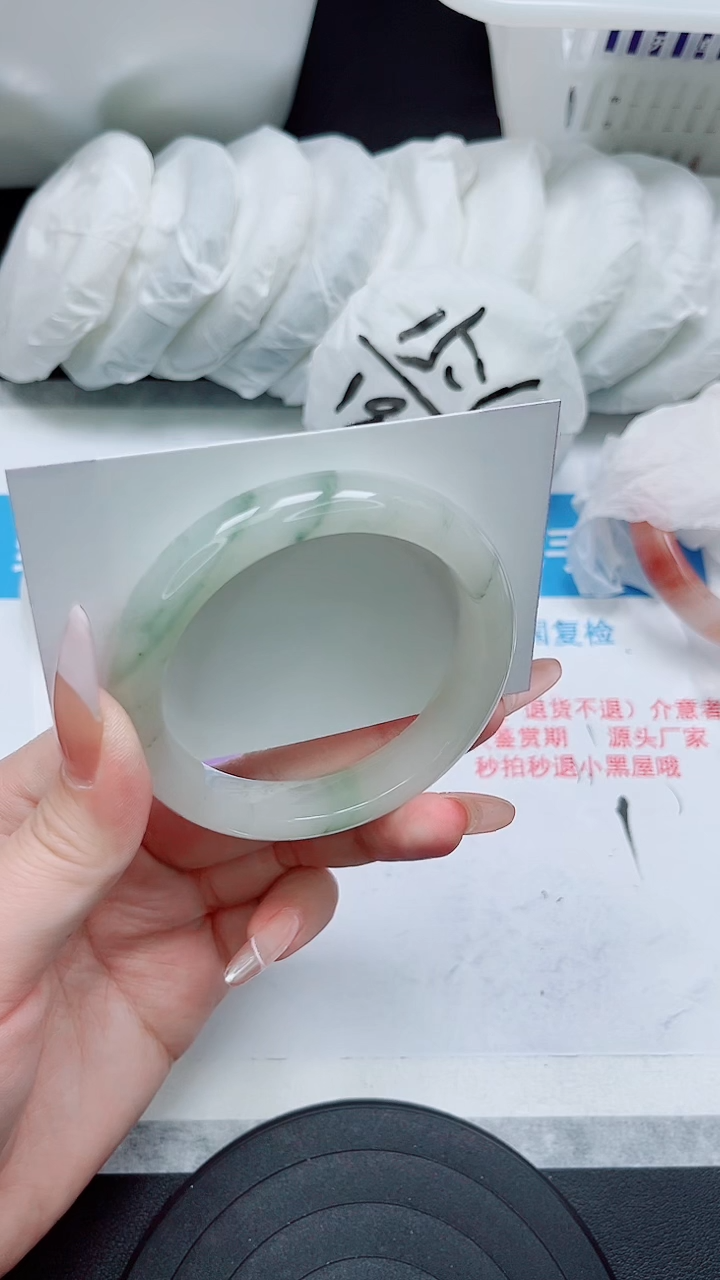 【闪购商品】石英质玉手镯未镶嵌208