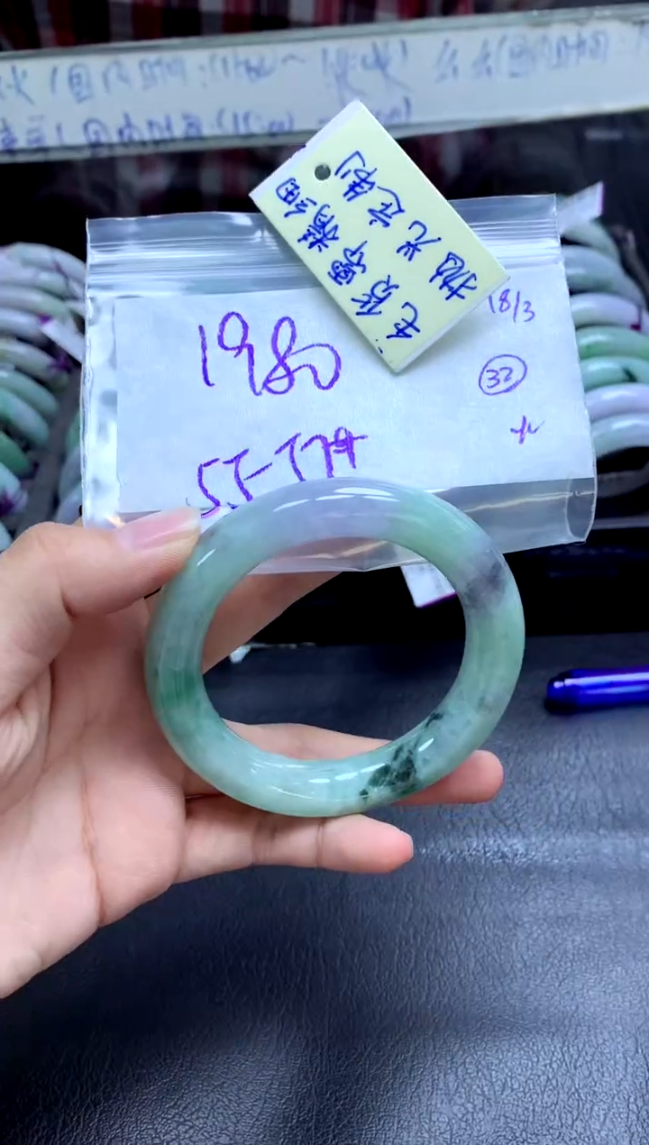 【闪购商品】定制翡翠未镶嵌手镯毛货需精细抛光+多人+元1980