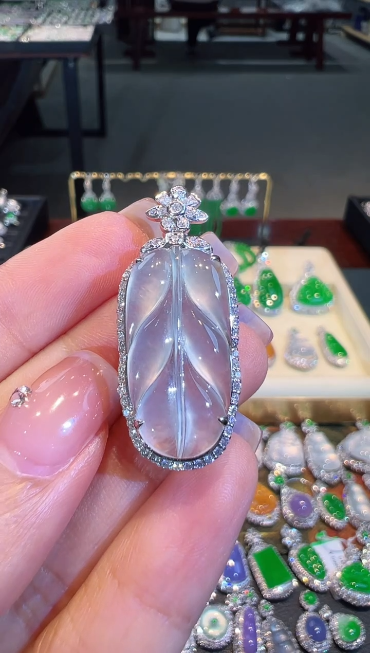 【闪购商品】翡翠吊坠(不含链)18K金镶嵌翡翠