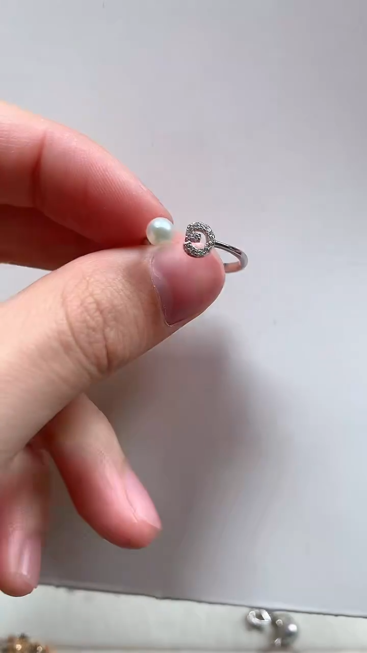 【闪购商品】海水珍珠戒指银S925镶嵌字母珍珠戒指G