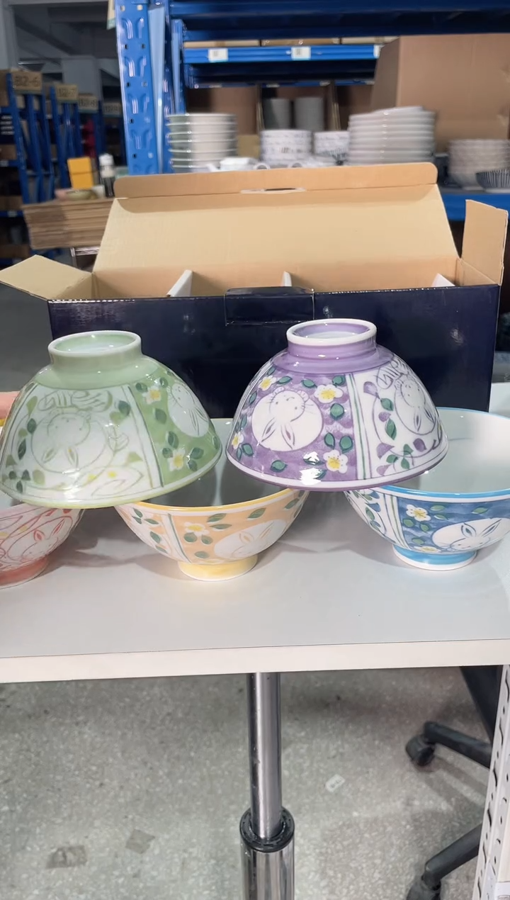 陶瓷赤绘吉祥兔五色套碗礼盒