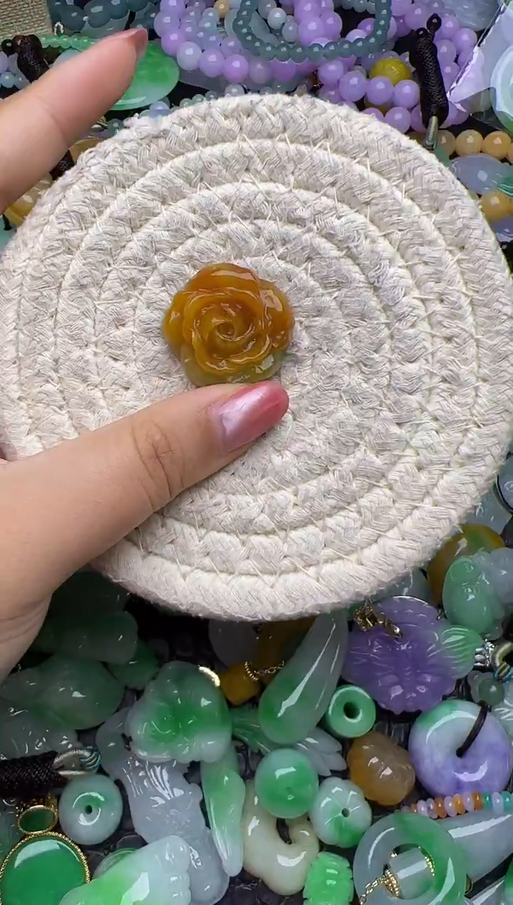 颈饰未镶嵌翡翠天然缅甸翡翠吊坠