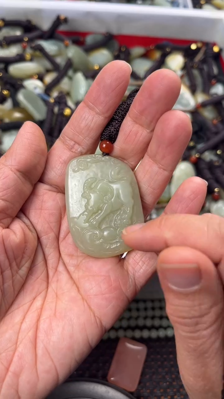 【闪购商品】和田玉颈饰未镶嵌多样性发货没有证书拍一发一有瑕