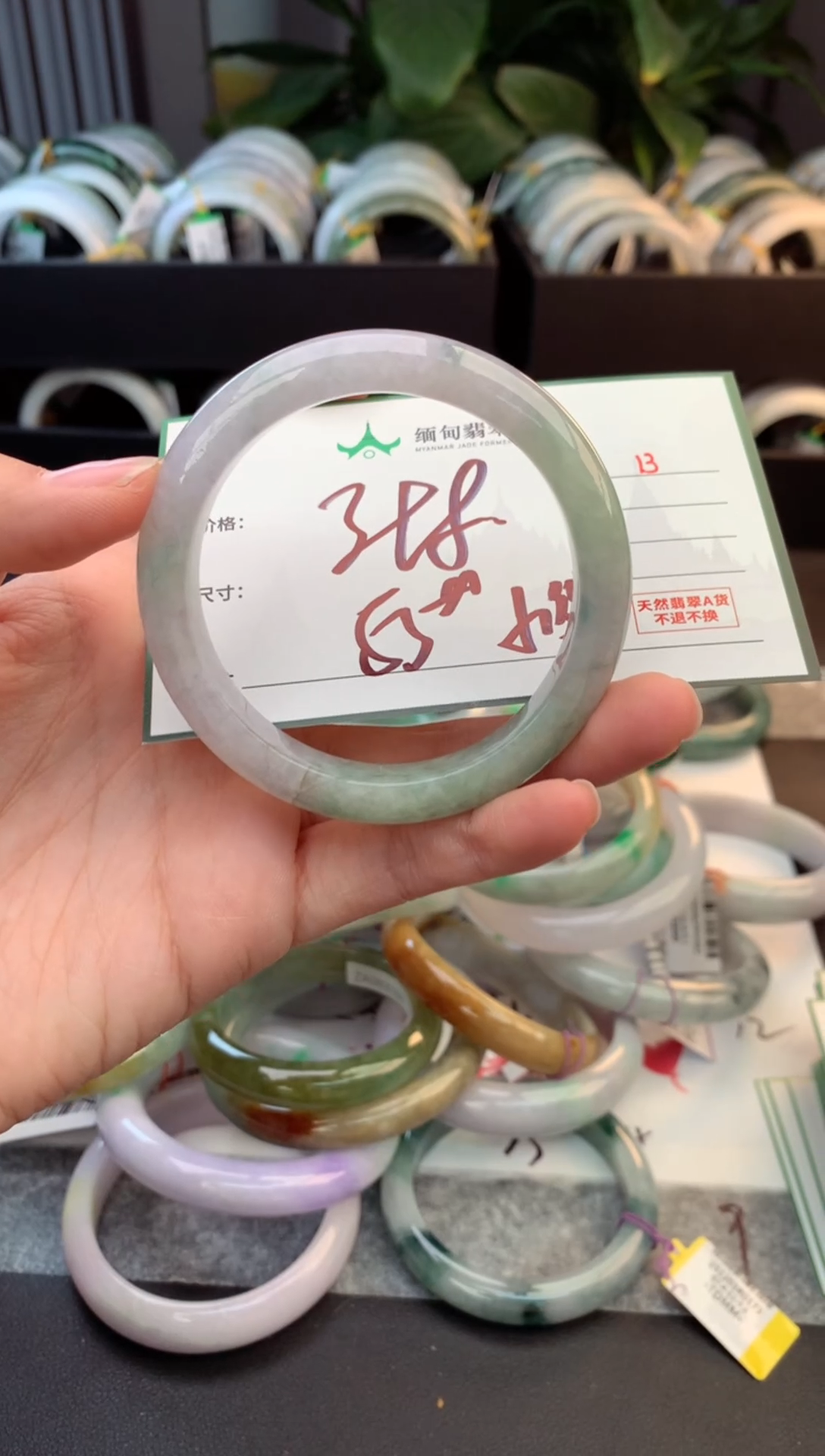 未镶嵌定制翡翠毛货需精细抛光+多人