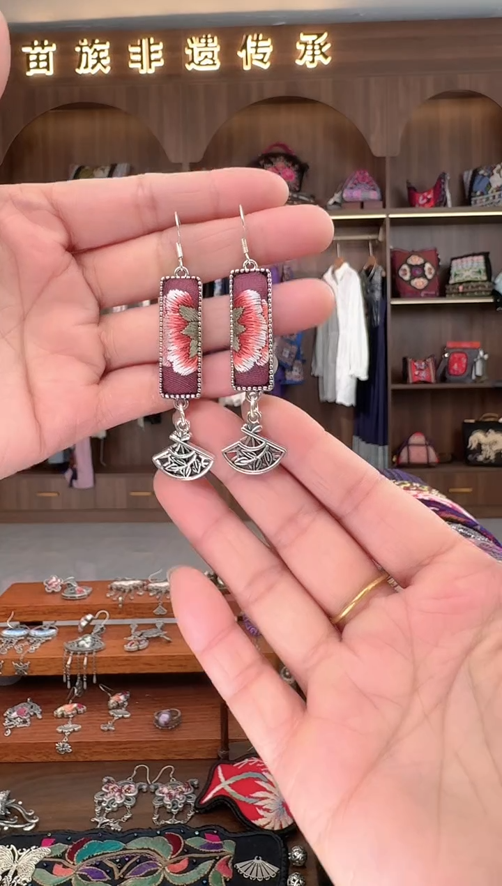 【闪购商品】织绣扶光苗绣传承81