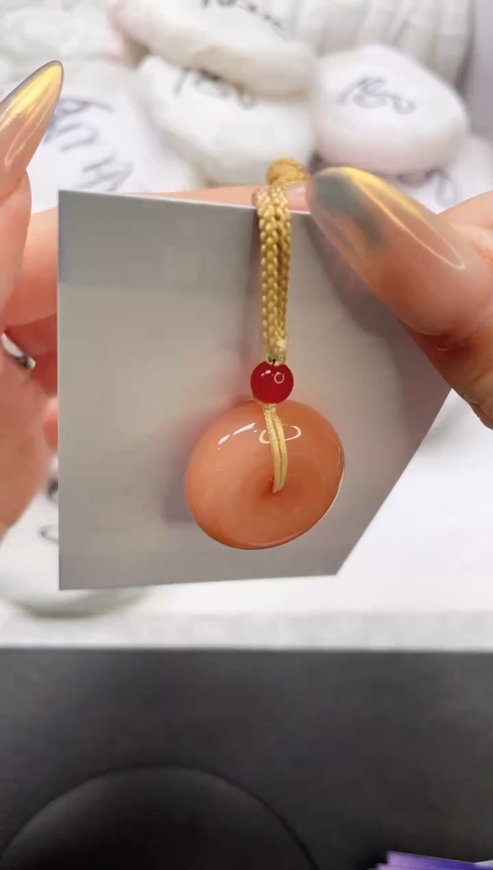 【闪购商品】石英质玉手镯未镶嵌桃花平安扣