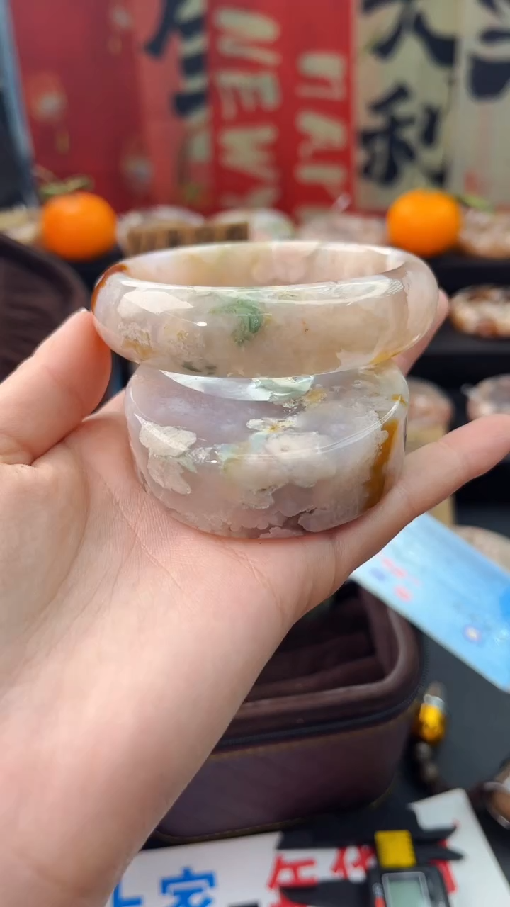 【闪购商品】石英质玉手镯未镶嵌赠送镯心（60圈口）