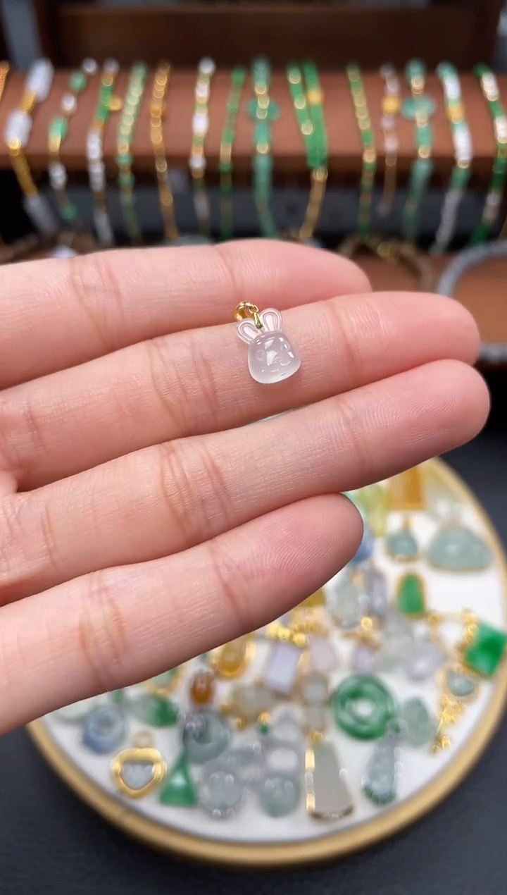 【闪购商品】翡翠吊坠(不含链)18K金镶嵌一个   JK673