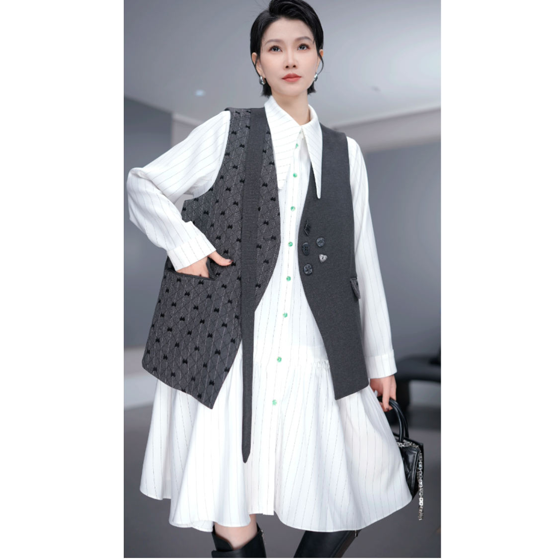 鑫鑫2025秋冬季新款流行时尚潮牌女装高级感百搭无袖马甲33773