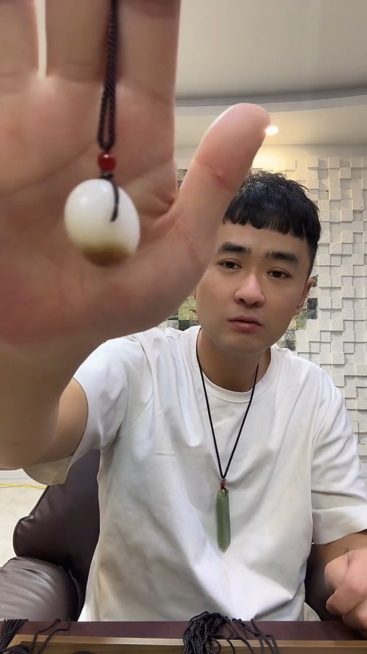 颈饰未镶嵌石英质玉红***会糖平安扣，随机发一